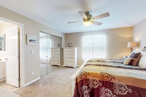 3 bedrooms, desk, iron/ironing board, WiFi