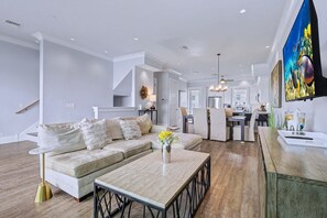 TV, stereoanlegg og kontorer