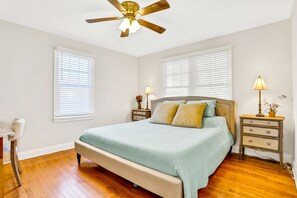 2 bedrooms, desk, iron/ironing board, WiFi