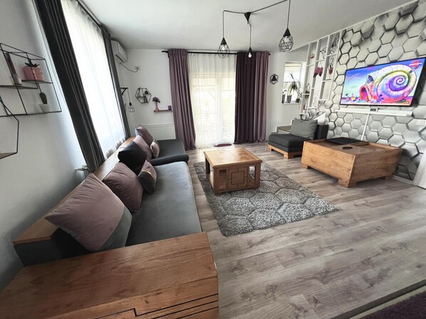 Family Villa, Courtyard View | Living area