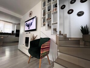 Comfort Villa, Courtyard View | Living area | 110-inch flat-screen TV with cable channels, TV - Villagrey Residence Tunari (Tunari)