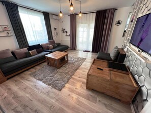 Familie villa, uitzicht op binnenplaats | Woonruimte