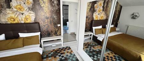 ستائر تعتيم وتجهيزات عازلة للصوت ومكواة/لوح كي وواي فاي مجانًا