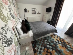 Family Villa, Courtyard View | Hypo-allergenic bedding, blackout drapes, soundproofing