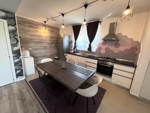 Family Villa, Courtyard View | Private kitchen | Electric kettle, toaster - Villagrey Residence Tunari (Tunari)