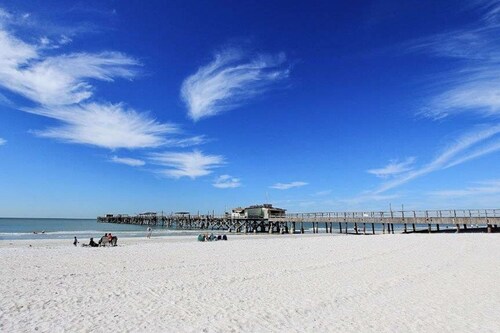 Gulf front with heated pool hot tub and direct beach access with WIFI and AC