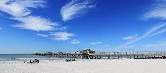 Gulf front with heated pool hot tub and direct beach access with WIFI and AC