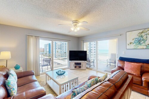 Gulf front with heated pool hot tub and direct beach access with WIFI and AC