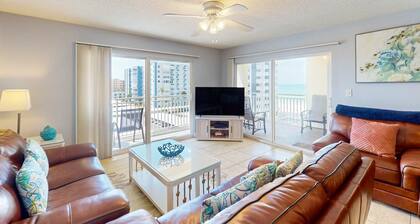 Gulf front with heated pool hot tub and direct beach access with WIFI and AC