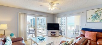 Gulf front with heated pool hot tub and direct beach access with WIFI and AC