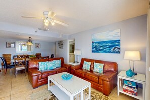 Televisie, een dvd-speler en een kantoor