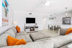 TV, offices - Relaxing condo with balcony WD central AC and kitchen snowbird friendly (Clearwater)