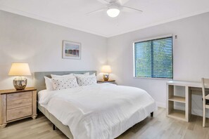 2 bedrooms, desk, iron/ironing board, WiFi
