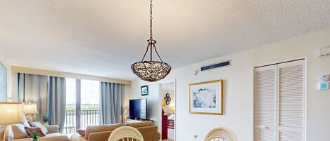 تلفزيون، مشغل دي في دي، مكتب