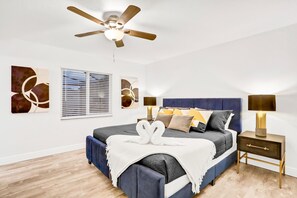 4 عدّة غرف نوم ومكتب ومكواة/لوح كي وواي فاي