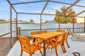 屋外ダイニングエリア