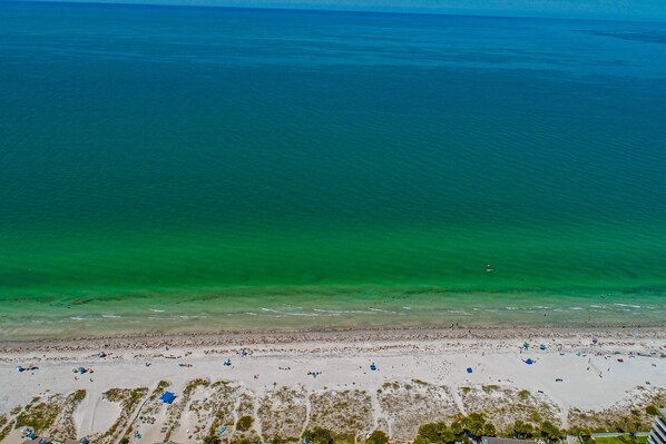 Beach nearby - Spacious and family friendly with pool, dock, and just steps to the beaches (Indian Shores)