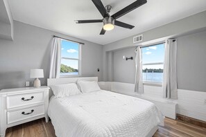 7 bedrooms, iron/ironing board, travel crib, WiFi - Sprawling river view estate with game room dock kayaks grill and fishing gear (Tampa)