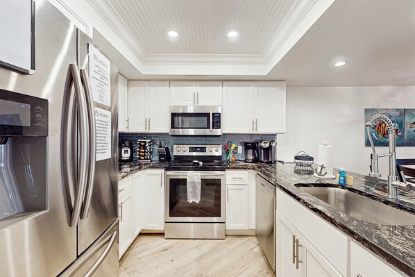 Fridge, microwave, oven, stovetop - Beachfront condo with pool tennis court and AC Dog friendly (Indian Rocks Beach)