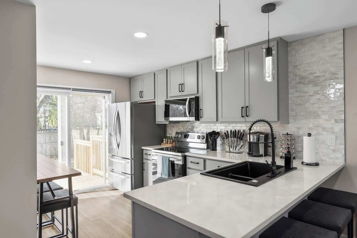 ثلاجة، ميكروويف، فرن، موقد  طهي مسطح