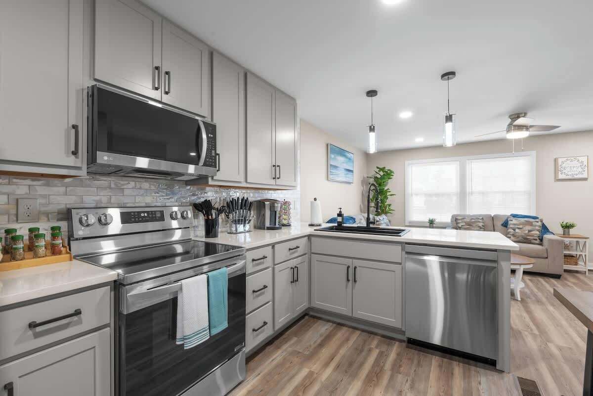 冰箱、微波炉、烤箱、炉灶