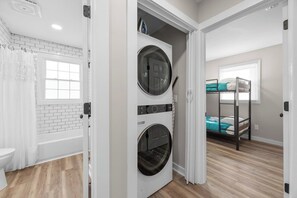 3 Schlafzimmer, Bügeleisen/Bügelbrett, Reisekinderbett, WLAN