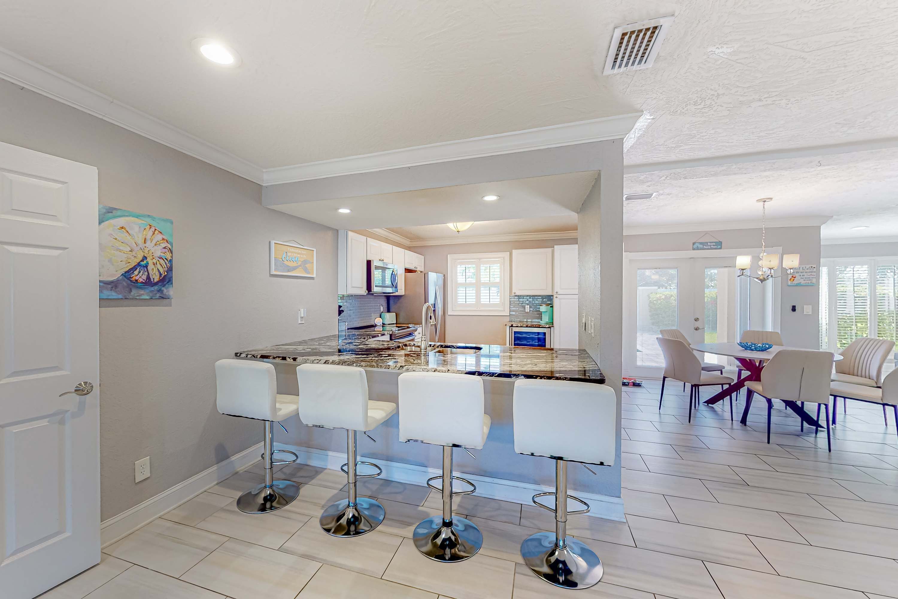 ثلاجة، ميكروويف، فرن، موقد طهي مسطح