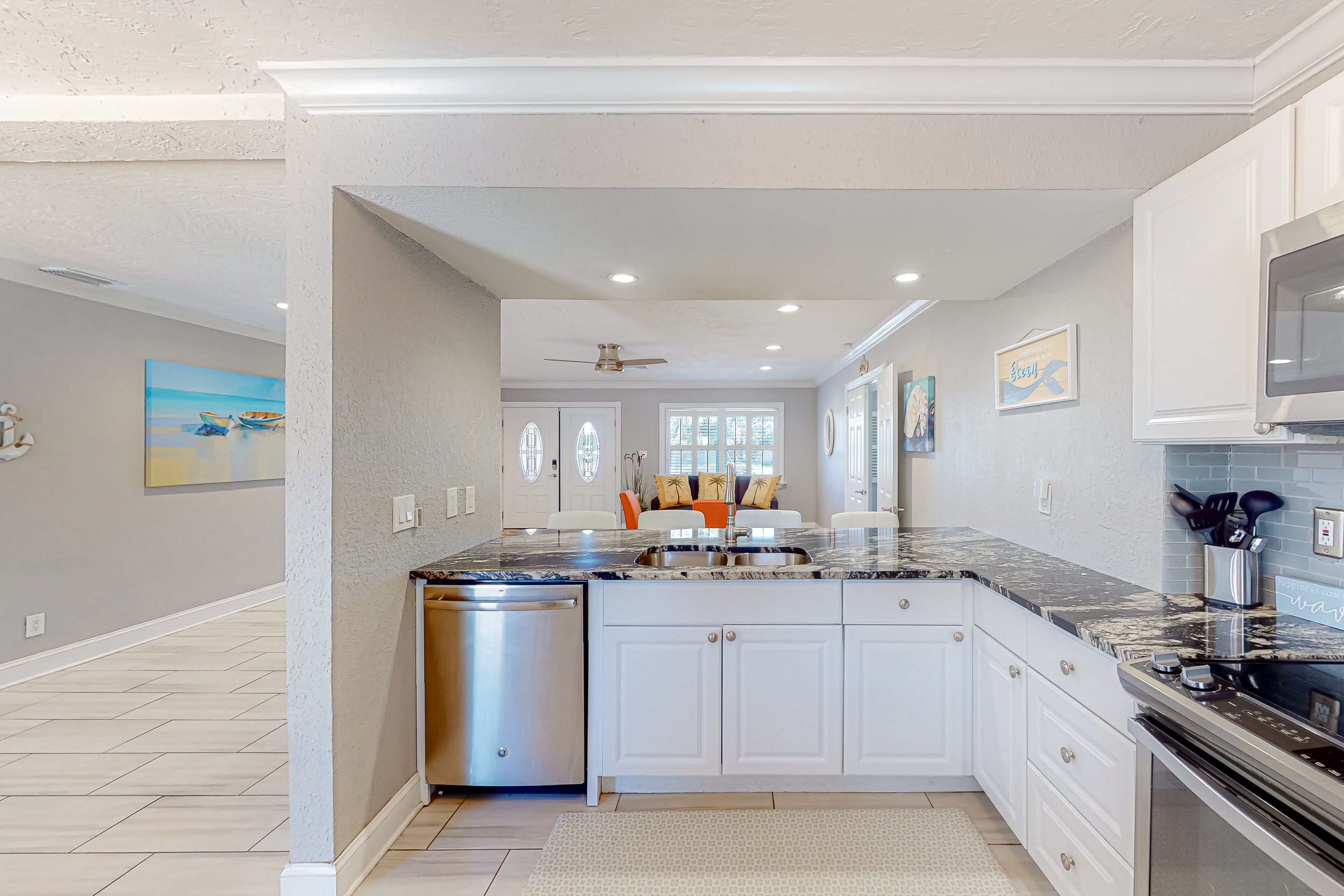 ثلاجة، ميكروويف، فرن، موقد طهي مسطح