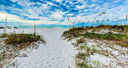 Dog-friendly home near beaches with private pool, enclosed backyard, grill, W/D