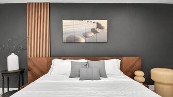 4 bedrooms, iron/ironing board, WiFi, bed sheets
