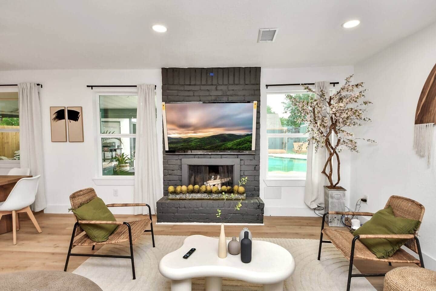 Televisie en een open haard