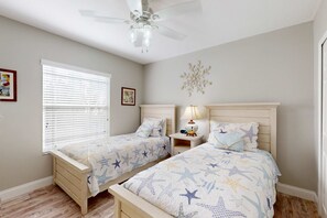 3 habitaciones, tabla de planchar con plancha, wifi y ropa de cama