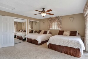 3 habitaciones, tabla de planchar con plancha, wifi y ropa de cama