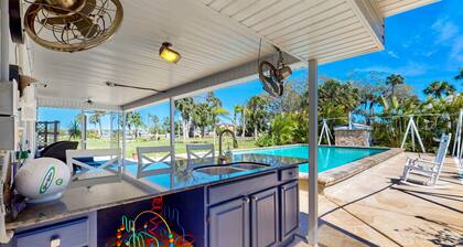 Beautiful Estate on Millers Bayou w/Free WiFi, Game Room, Firepit & Hammock