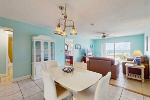 Dining - Gulf front getaway with sunset view balcony beachfront pool and easy beach access (Madeira Beach)