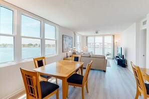 Televisión y oficina 