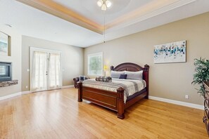 4 habitaciones, tabla de planchar con plancha, wifi y ropa de cama 