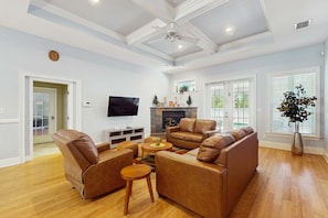TV, fireplace, offices