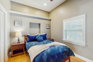 4 bedrooms, iron/ironing board, WiFi, bed sheets