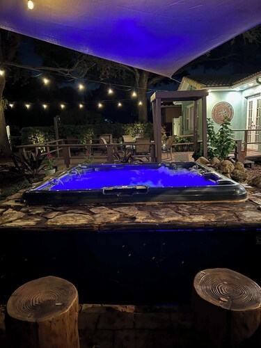 Charming home very close to the beach with a spacious and private yard and hot tub