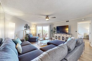 TV, DVD player - Upscale condo with gorgeous Gulf views and beachfront heated pool and spa (Indian Shores)