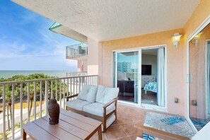 Terrace/patio - Upscale condo with gorgeous Gulf views and beachfront heated pool and spa (Indian Shores)