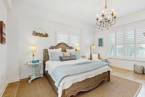 3 makuuhuonetta, silitysrauta/-lauta, vauvan matkasänky, Wi-Fi