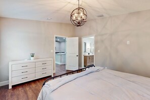 3 dormitorios, escritorio, tabla de planchar con plancha y wifi