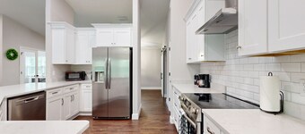 Spacious new home on preserve-like setting, W/D, AC/ Wifi