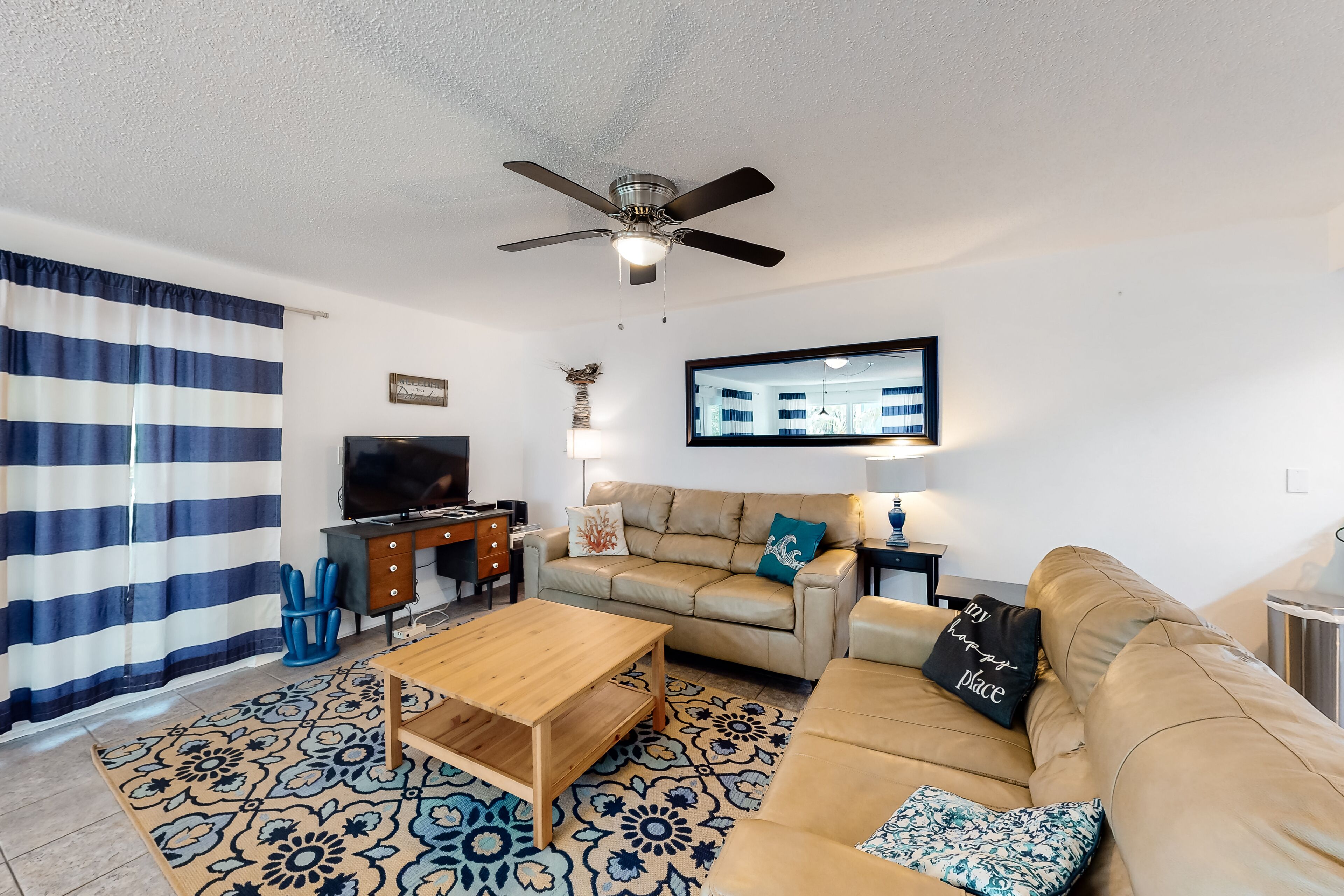 Télévision, lecteur de DVD, espaces bureaux