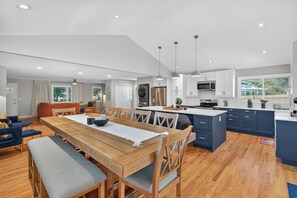 Dining - Luxe Blue Haven 3BR + Sleeps 8 + Huge Fenced Yard (Durham)
