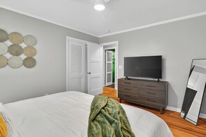 3 bedrooms, desk, iron/ironing board, travel cot
