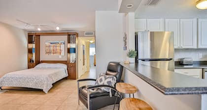 Quiet Waves 20 Condo with Pool Steps to Dining Shopping and St Pete Beach