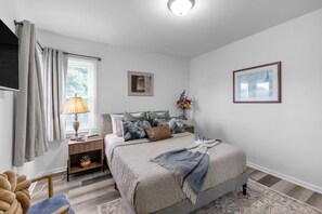 1 slaapkamer, een bureau, een strijkplank/strijkijzer, gratis wifi